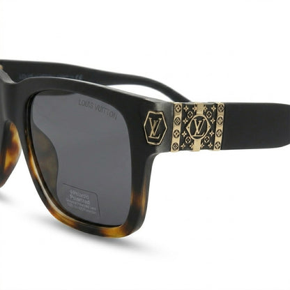 Louis-Vuitton-5116-black-gold-hinge-close-up