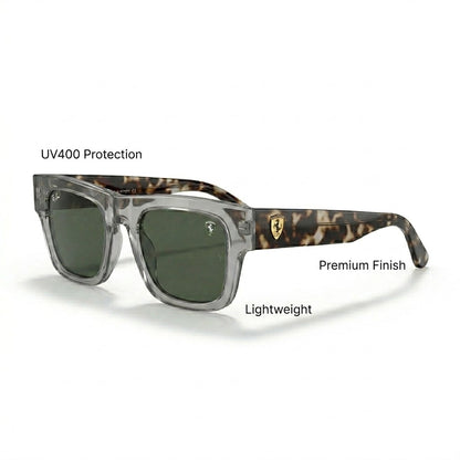 Close-up of 7A quality Ray-Ban logo etching on the right lens.